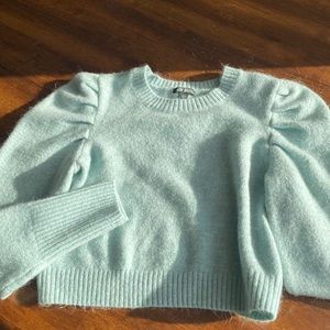 Women’s ruffle sleeve sweater